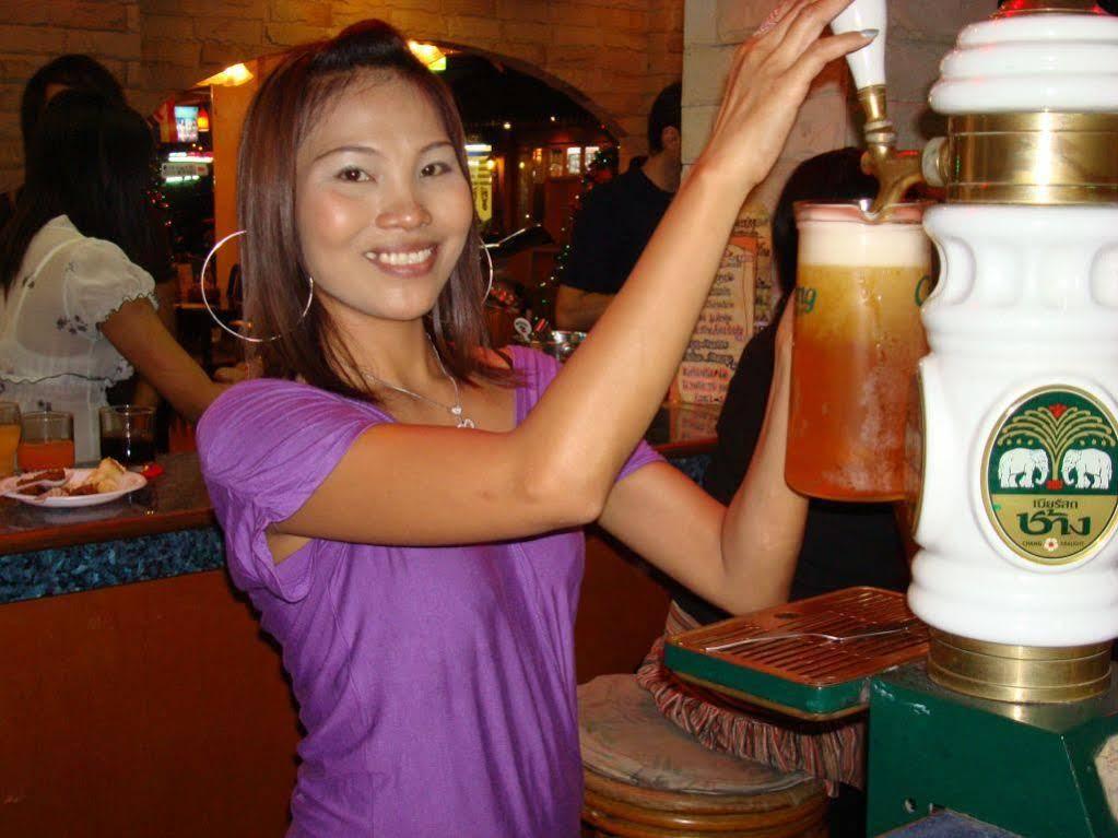 Riviera Beach Pattaya Exteriör bild